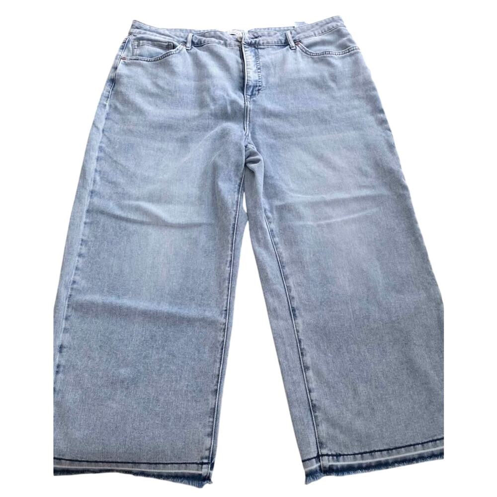 "Edited" by Hunter McGrady, light blue wide leg crop jeans w/frayed hem. Size 16